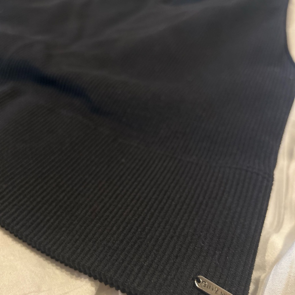 Gilly Hicks Compression Black Top